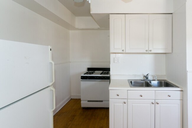 Foto del edificio - 4409 N Kenneth Ave
