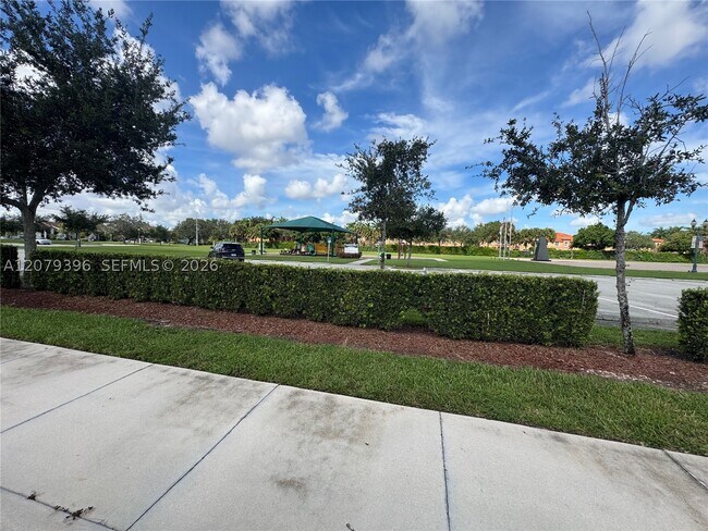 Foto del edificio - 744 SW 106th Ave