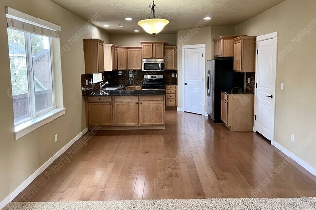 Foto del edificio - Beautiful 4 BR + office home in SW Bend