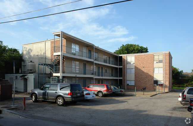 Hartford Square - Hartford Apartments