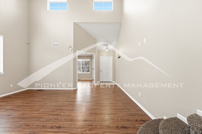 Foto del edificio - Spacious Home with Washer/Dryer and Gas Fireplace