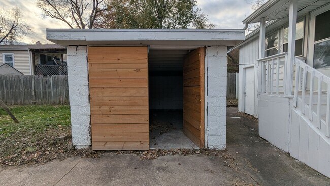 Foto del edificio - Charming 5-bedroom home located in the heart of Akron