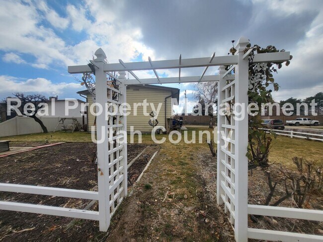 Building Photo - Price Reduced!