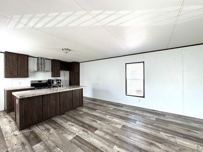Building Photo - 16206 Wood Dr