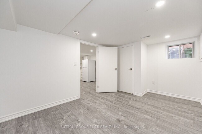 Building Photo - 23 Burnfield Av