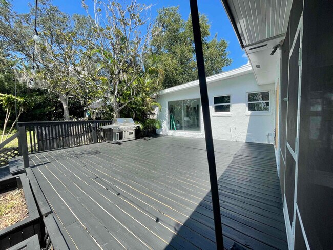 Building Photo - 6712 Nina Rosa Dr