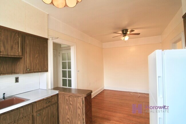 Building Photo - 24-11 41st St
