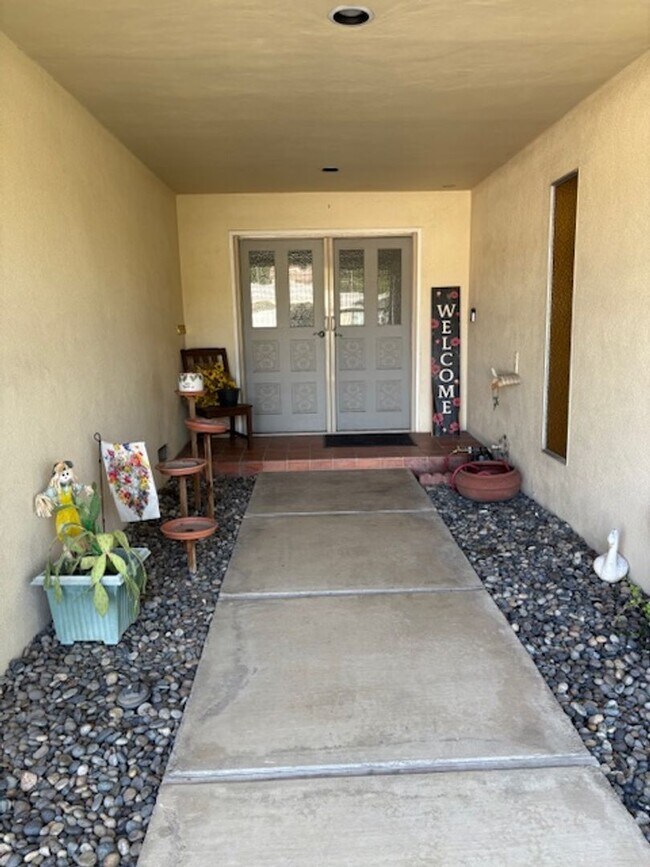 Foto del edificio - Very Clean Condo in Kern City!  2 Bedrooms...