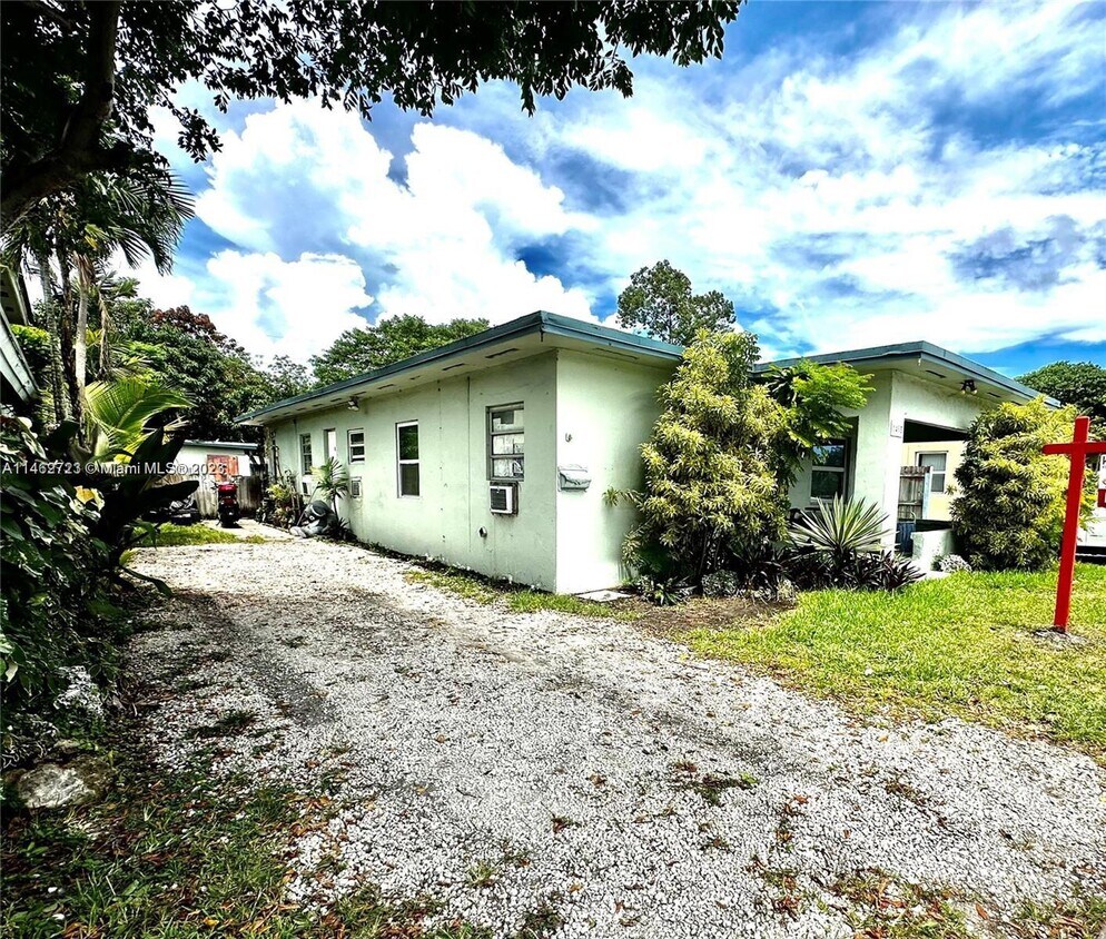 Primary Photo - 1405 N Andrews Ave