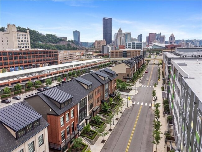 Building Photo - 1726 Waterfront Pl