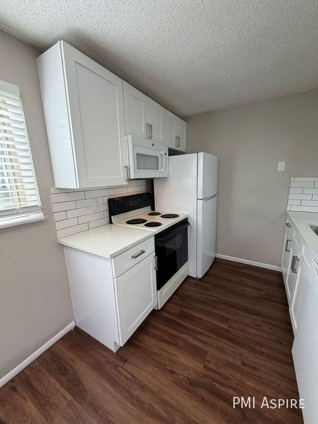Foto del edificio - 1 MONTH FREE! Updated 1 Bedroom 1st Floor Apartment Home in Lakewood near Hwy 6!