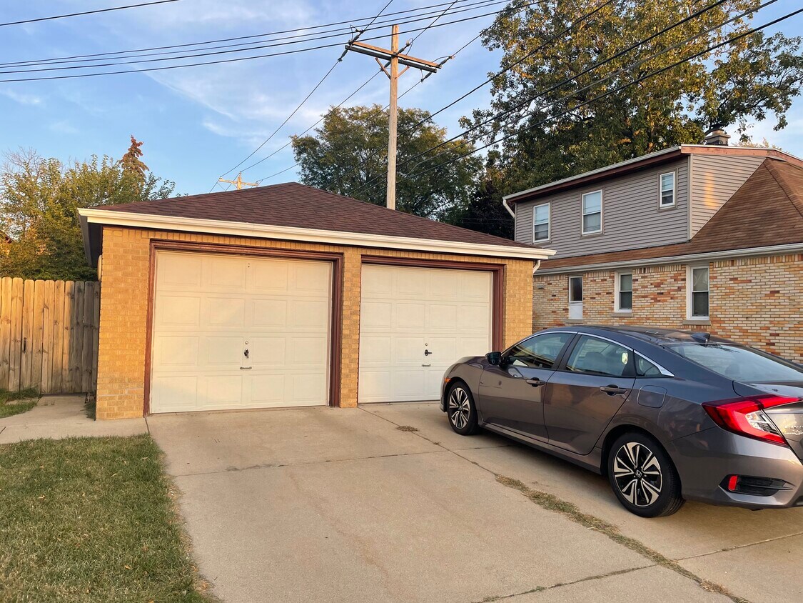 Garage - 6629 W Lincoln Ave