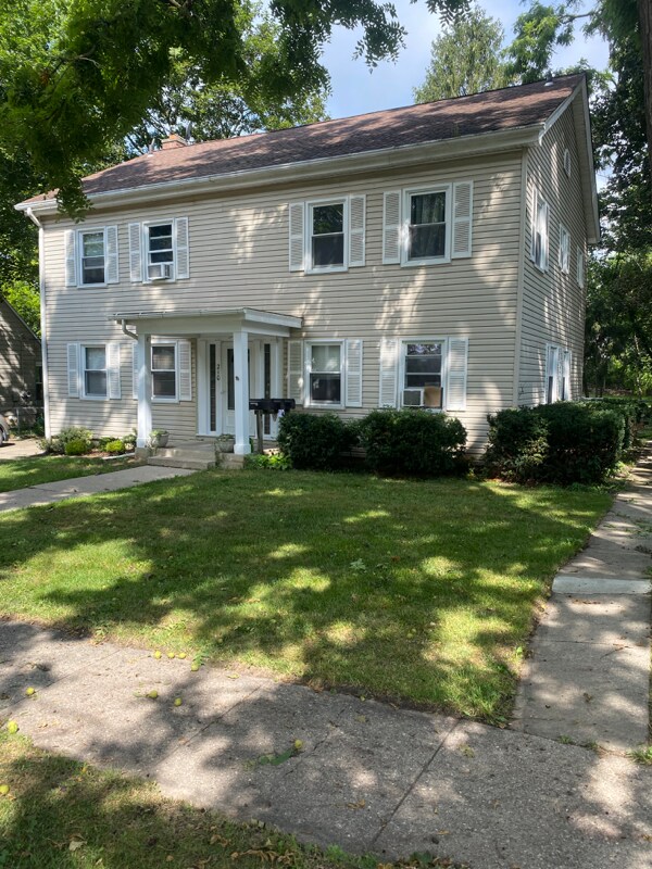 210 W Henry St Unit 1, Saline, MI 48176 Room for Rent in Saline, MI