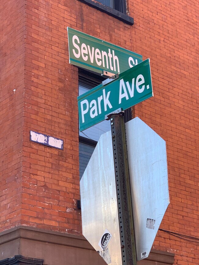 Foto del edificio - 708 Park Ave