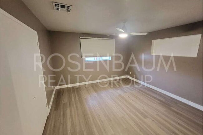 Foto del edificio - 2609 W McLellan Blvd