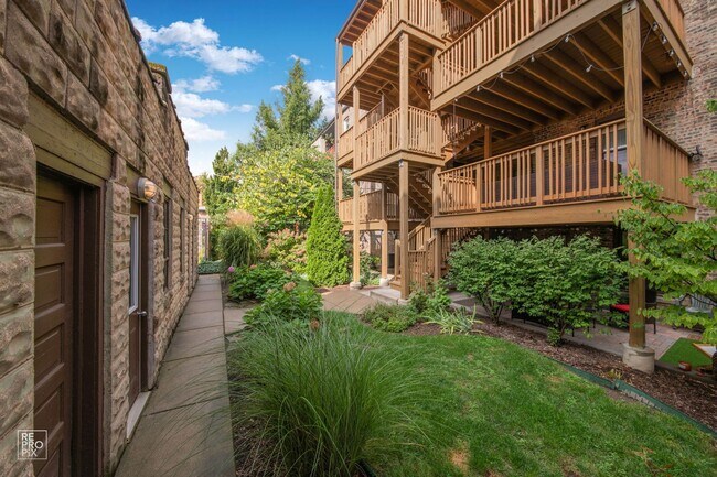 Foto del edificio - 2-Bedroom Gem in Oak Park Historic District