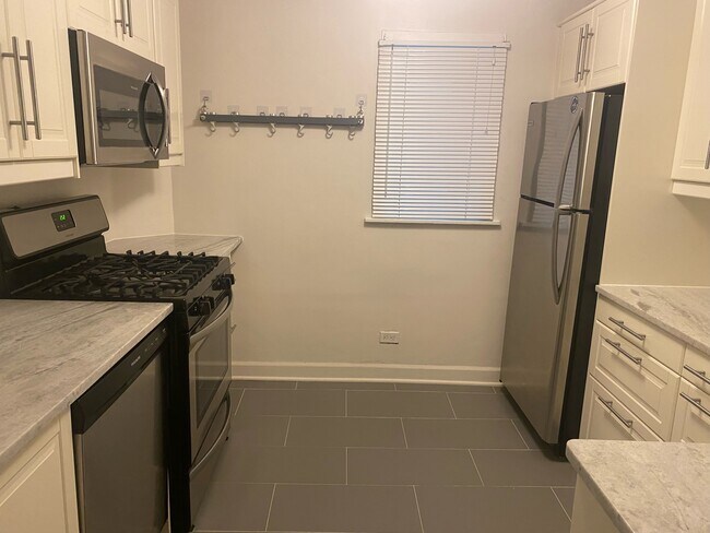 cocina - estante para ollas opcional - 4246 N Keeler Ave