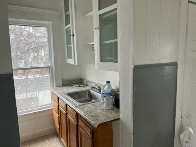 Building Photo - 719 E 127th St