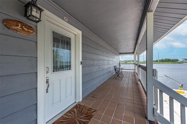 Foto del edificio - 9901 Bay Dr