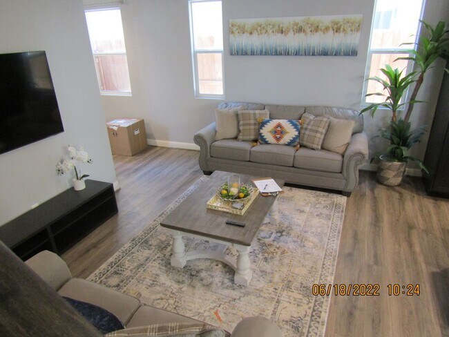 Foto del edificio - Beautiful Newer Two Story Home in The Gate...