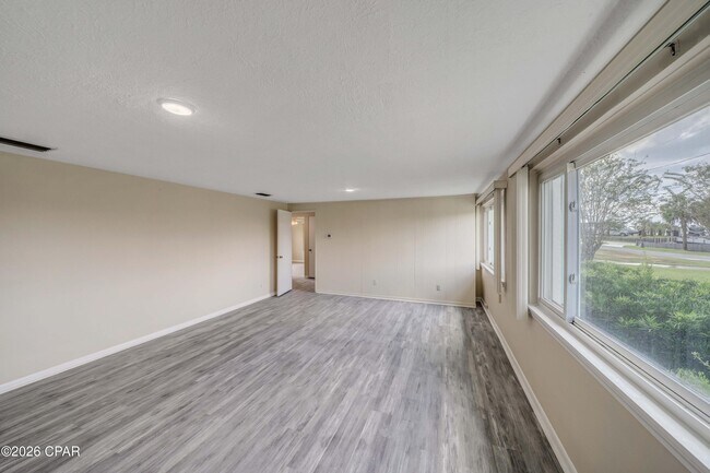 Building Photo - 4736 Sunset Dr