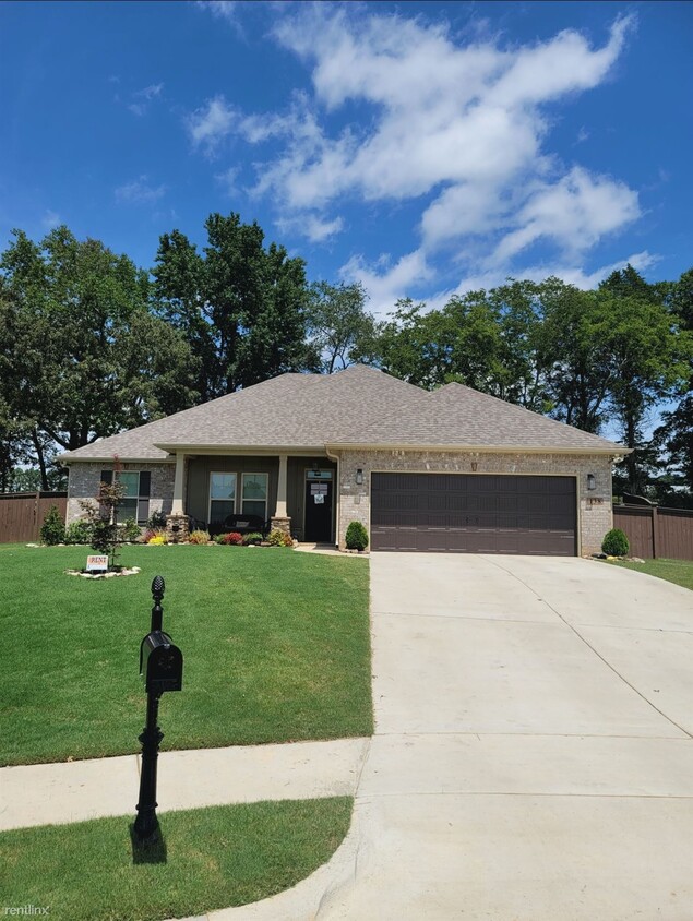 Primary Photo - 4 br, 2 bath House - 138 Kambry Grove Drive