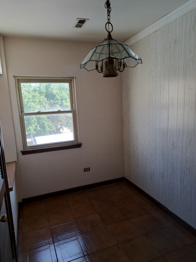 Building Photo - 3621 S Lituanica Ave