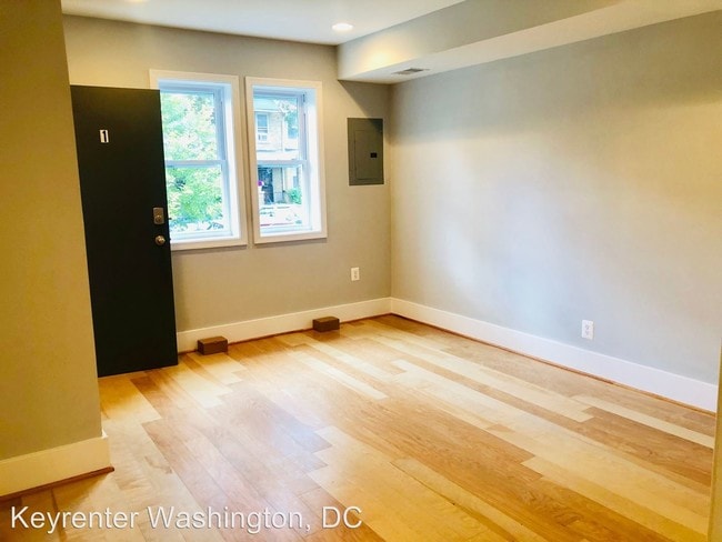 Building Photo - 1715 Montello Ave NE