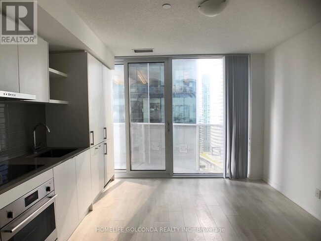 Building Photo - 100 Harbour St