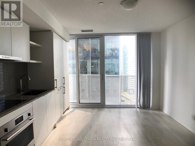 Photo du bâtiment - 100 Harbour St