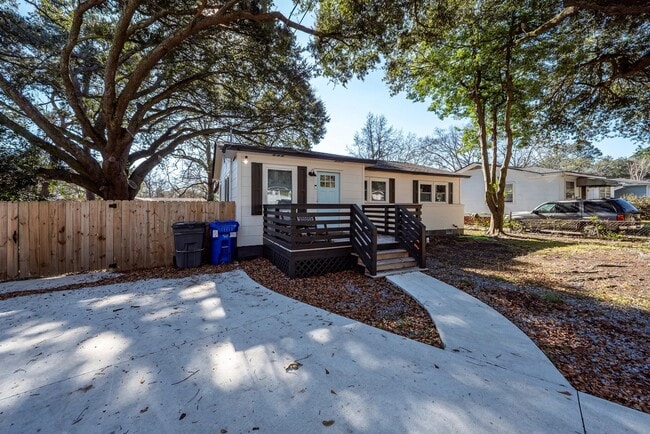 Photo - 1511 Larry St House