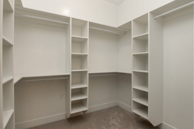 Foto del edificio - 156 W Douglass Dr