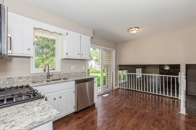 Foto del edificio - 98 Quail Hollow Ct
