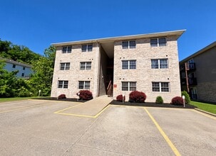 Building Photo - 323 Creekside Dr