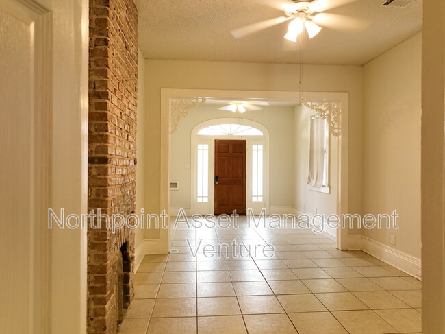 Building Photo - 1331 Gallier St