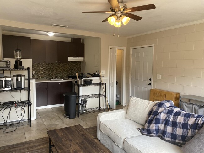 Foto del edificio - 2241 W Pensacola St