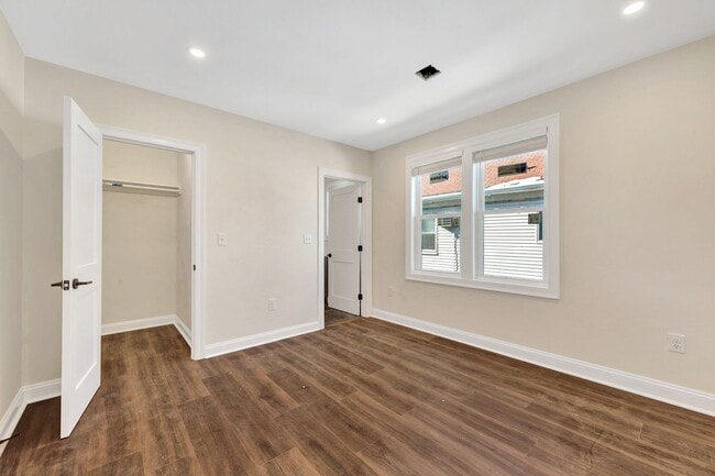 Building Photo - Renovated 6 bed/5 bath in Somerville