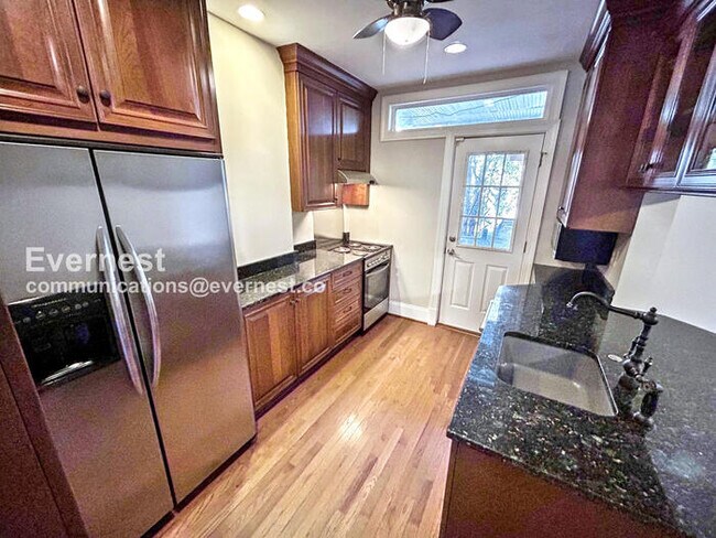 Foto del edificio - 2708 W Grace St