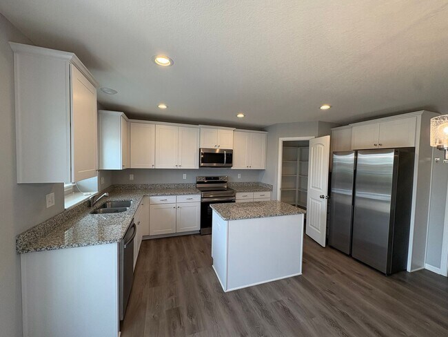 Foto del edificio - 705 Poplar Cir