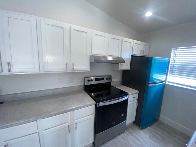 Foto del edificio - 553 E Ridge Cir N
