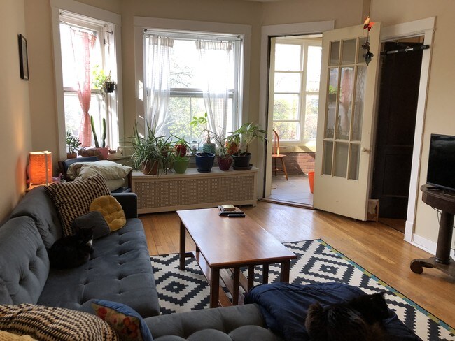 Foto del edificio - 1321 W Elmdale Ave