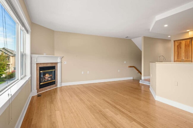Foto del edificio - 913 Plum Ridge Dr