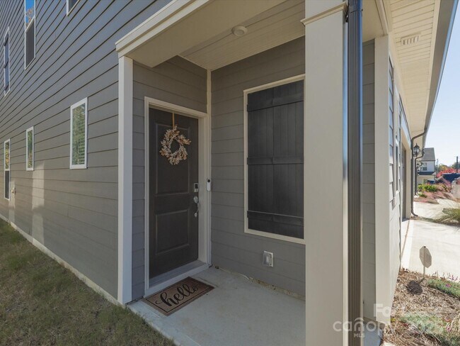 Foto del edificio - 13124 Rover St