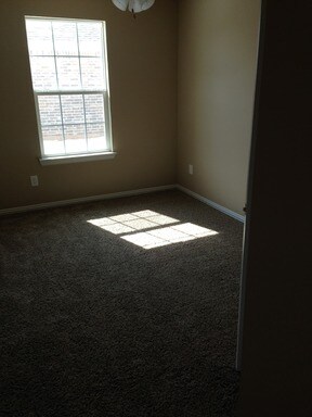 Building Photo - 714 Geronimo Ln