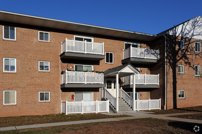 Foto del edificio - Maple Court Apartments