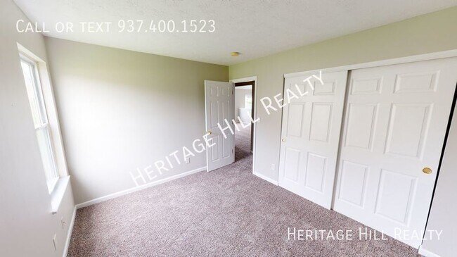 Building Photo - Spacious 3 bedroom, 2 full bath house with...