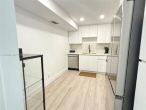 Building Photo - 2655 Collins Ave