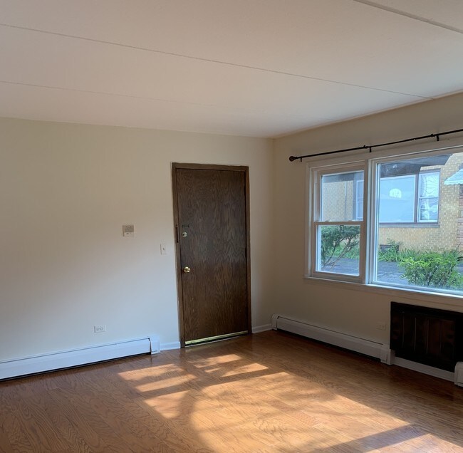 Building Photo - 509 Summit Ave