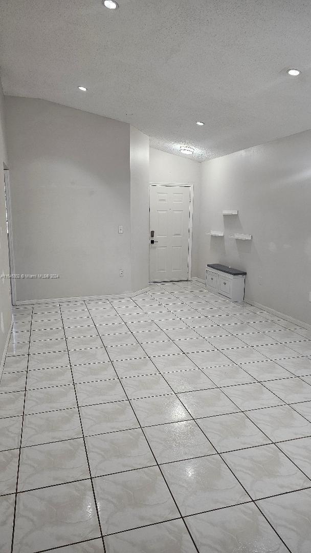 Foto del edificio - 7045 NW 173rd Dr