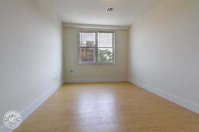 Foto del edificio - 1024 Gates Ave